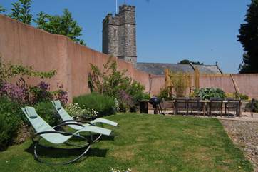 Lambs Lawn has a large enclosed garden which is very private. As well as an area of lawn and a wonderful outside table, there is a special play-area to amuse young children.