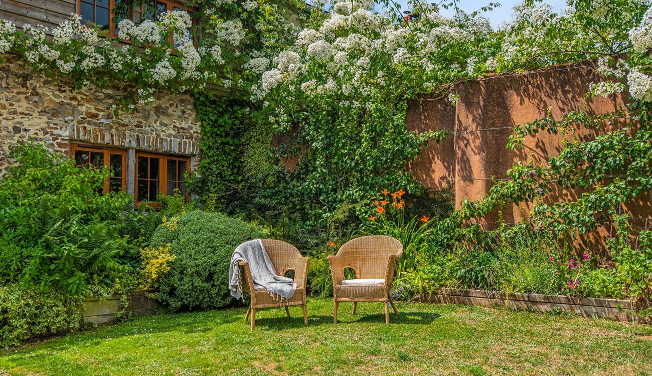 Sit back and relax in this fabulous sunny garden.