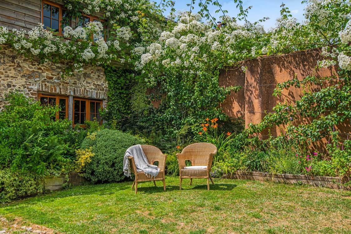 Sit back and relax in this fabulous sunny garden.