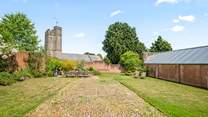 Lambs Lawn has a large enclosed garden which is very private. As well as an area of lawn and a wonderful outside table, there is a special play-area to amuse young children.