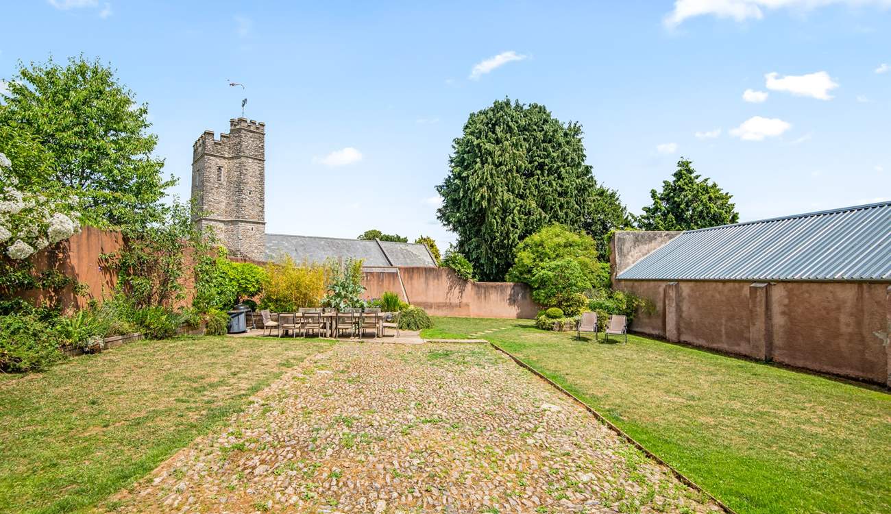 Lambs Lawn has a large enclosed garden which is very private. As well as an area of lawn and a wonderful outside table, there is a special play-area to amuse young children.