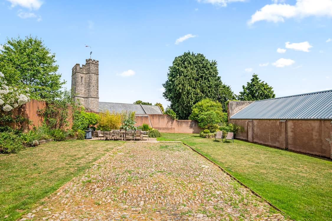 Lambs Lawn has a large enclosed garden which is very private. As well as an area of lawn and a wonderful outside table, there is a special play-area to amuse young children.