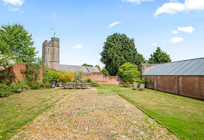 Lambs Lawn has a large enclosed garden which is very private. As well as an area of lawn and a wonderful outside table, there is a special play-area to amuse young children.