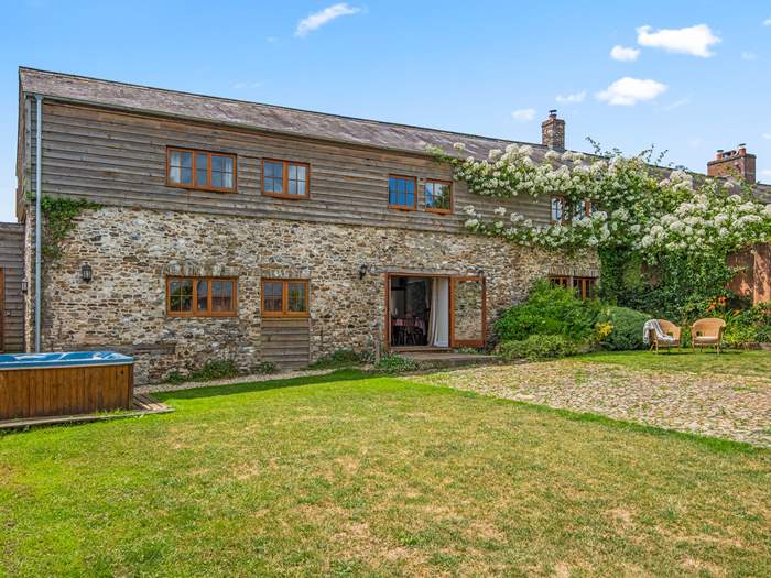 Lambs Lawn, Sleeps 10 in Honiton