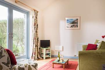 The big patio doors allow light to flood in.
