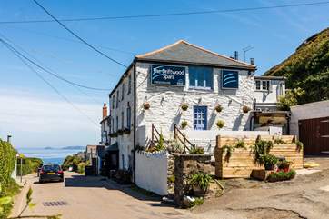 Enjoy a wide variety of places to eat from fine dining to fish and chips from the paper on the sea wall.