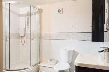 The en suite shower-room.