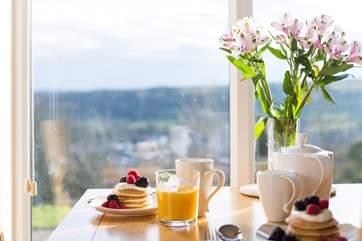 The view is just as good when having breakfast.