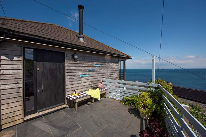 Mears Cottage is a 2 bedroom, dog friendly cottage with sea views in Coverack, Cornwall.