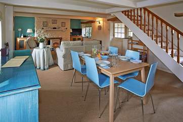 The gorgeous sitting/dining-room in Medlar Cottage (2595).