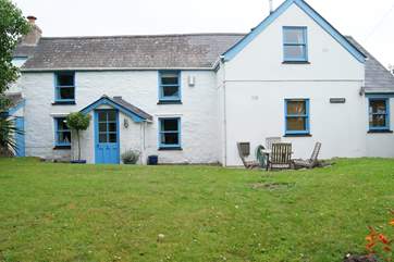 Sunnyside Cottage has a lovely enclosed garden.