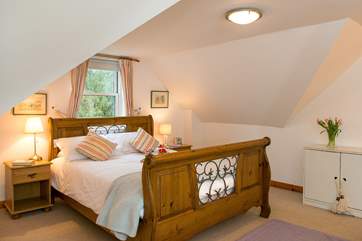 The double bedroom is very spacious with a lovely super-king double bed (6') - very nice!