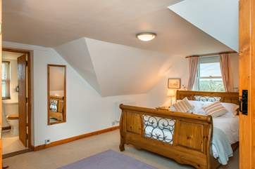The double bedroom has an en suite bathroom.