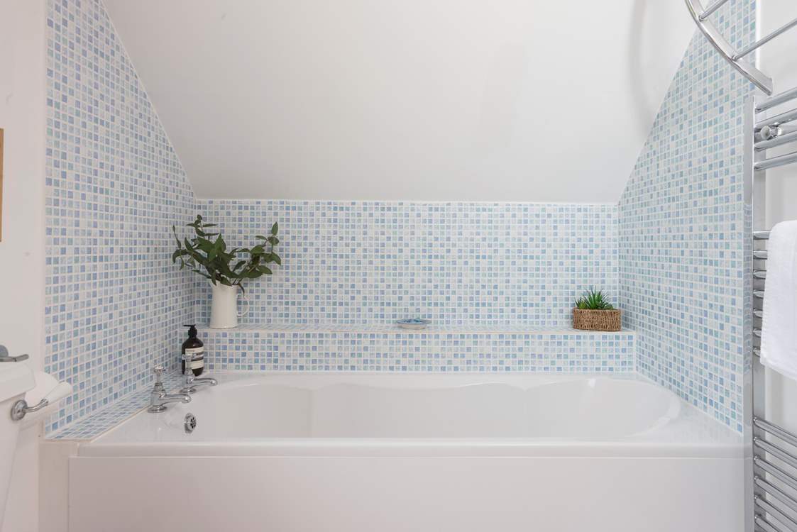 The lovely big tub in the en suite bathroom to the principal bedroom.