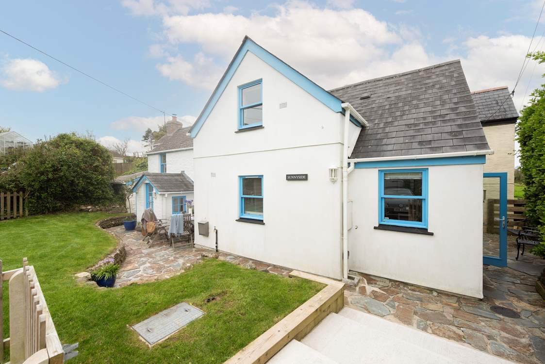 Sunnyside Cottage is a detached cottage with Elm Cottage close behind and set in a small hamlet.