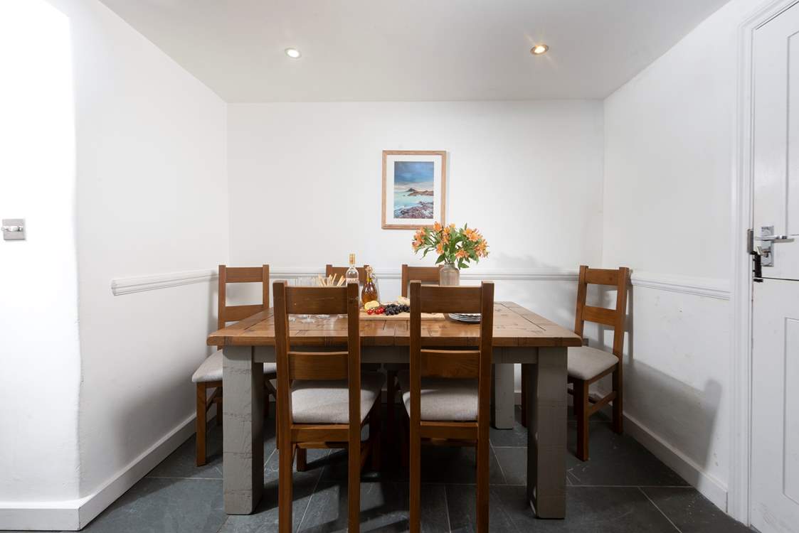 Relax and enjoy a glass of wine in the dining-area of the kitchen.