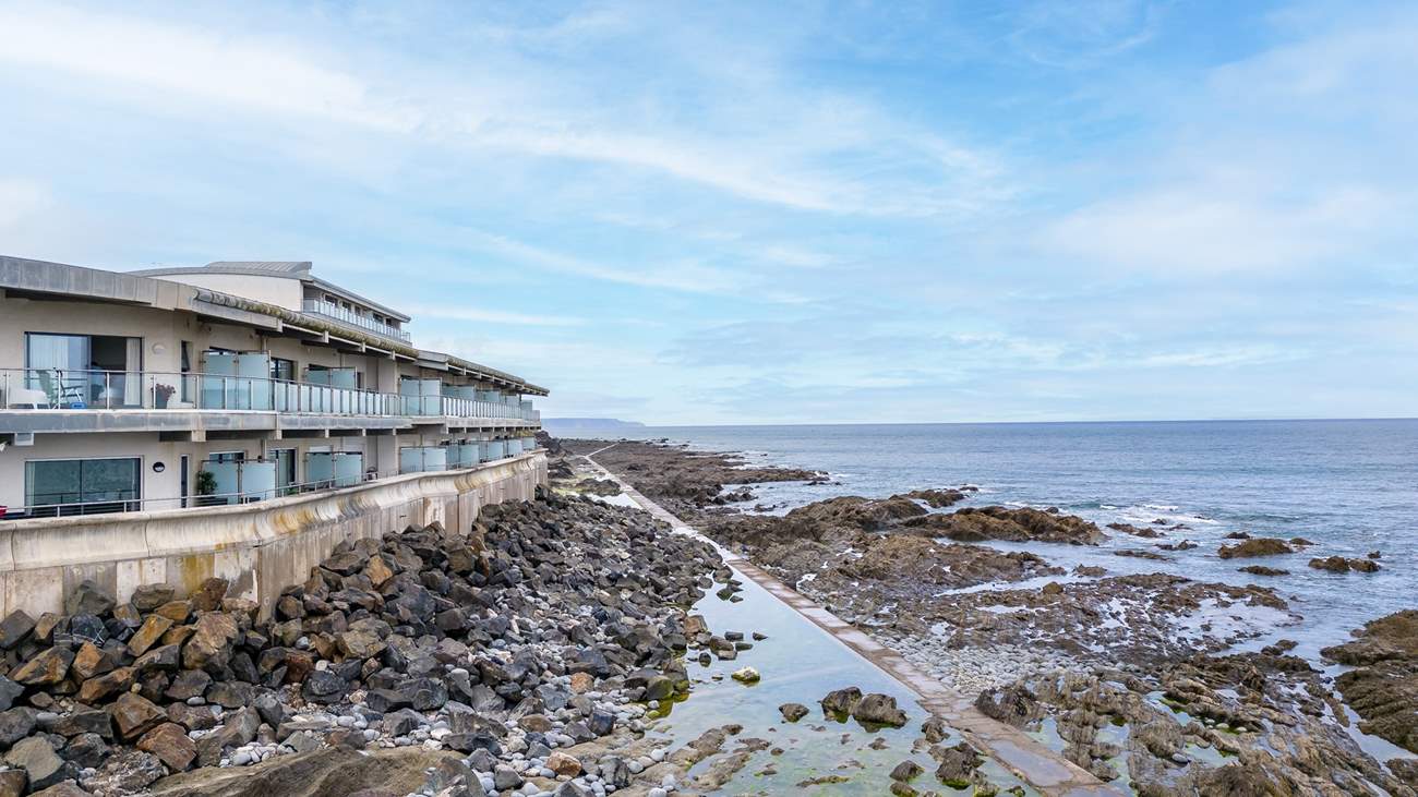 Prime position watch the tide roll in and out!