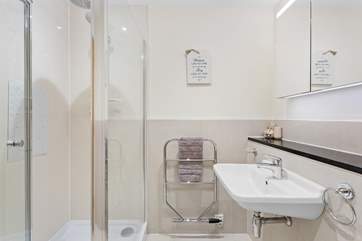 The ensuite shower room.