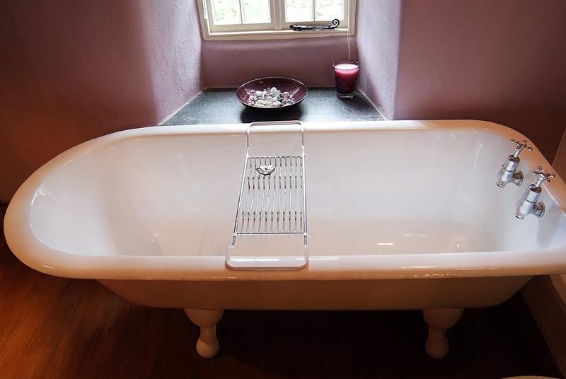 The bathroom in the cottage has a gorgeous bath where you can enjoy reading your book with a glass of bubbly.