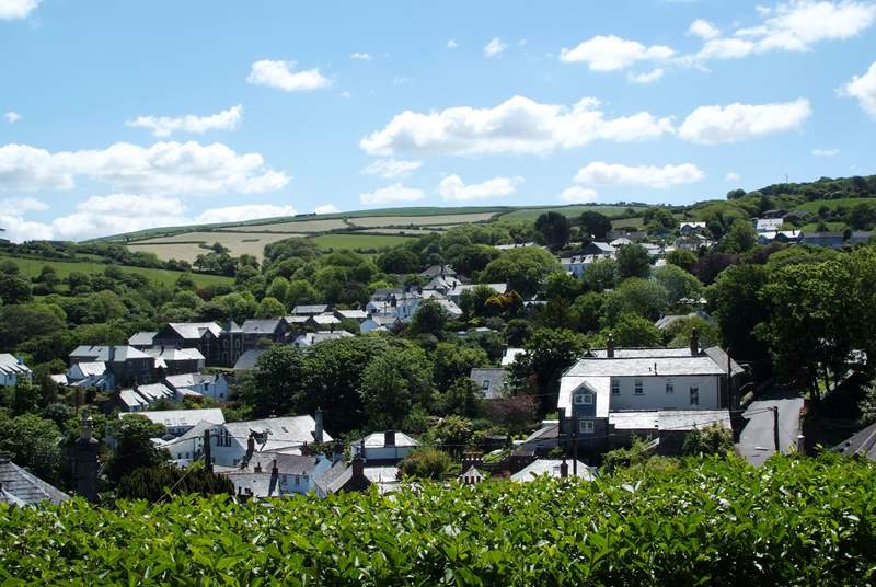 The elevated view out across the old town of Boscastle lifts the heart.