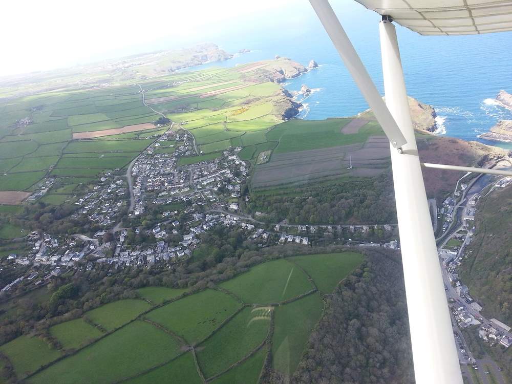 Littlecott lies close to the Forrabury Stitches and is approximately equidistant from the village, coast path and harbour/bridge area.