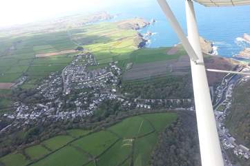 Littlecott lies close to the Forrabury Stitches and is approximately equidistant from the village, coast path and harbour/bridge area.