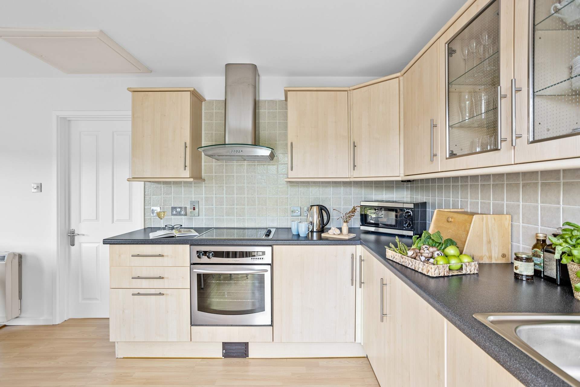 The kitchen is very well-equipped.