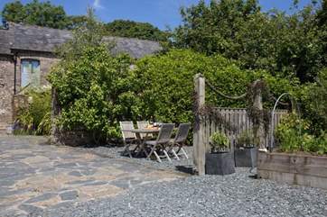 What a super little patio-area to enjoy these superb gardens.