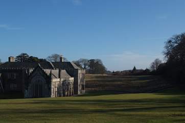 Nearby Trelowarren Estate is worth a visit, woodland walks, gardens and a coffee or bite to eat at the New Yard Restaurant.