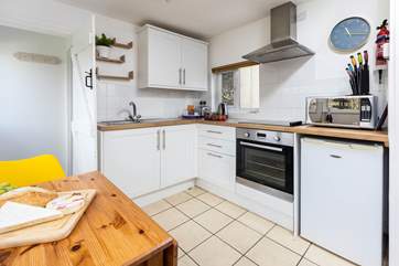 Room to cook, and room to dine.