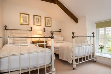The twin bed room on the first floor.