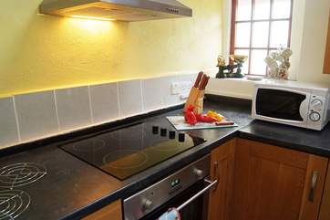 Lots of space to cook or unwrap the takeaway!