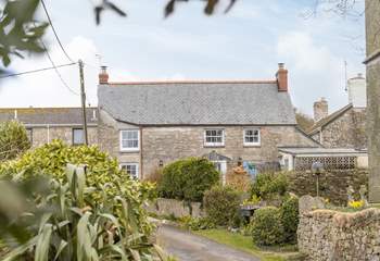 Church Cottage is a pretty detached cottage, sitting just behind the village church.