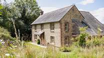 Beech Cottage is a wonderful five bedroom  farmhouse that comes with a large garden, and a 450 acre nature reserve...on the doorstep!