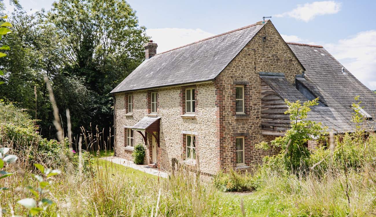 Beech Cottage is a wonderful five bedroom  farmhouse that comes with a large garden, and a 450 acre nature reserve...on the doorstep!