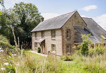 Beech Cottage is a wonderful five bedroom  farmhouse that comes with a large garden, and a 450 acre nature reserve...on the doorstep!