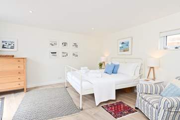 The master bedroom has an en suite bathroom and access to the garden.