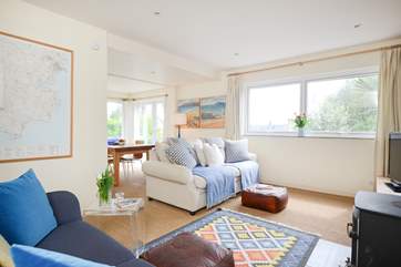 The sitting/dining-room.
