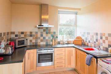 The well-equipped kitchen.