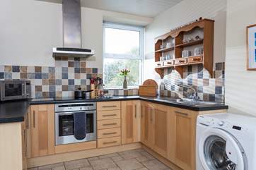 The well-equipped kitchen.
