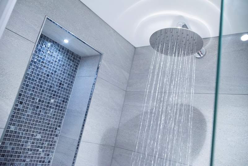 Great showers in the bathroom and shower-room.