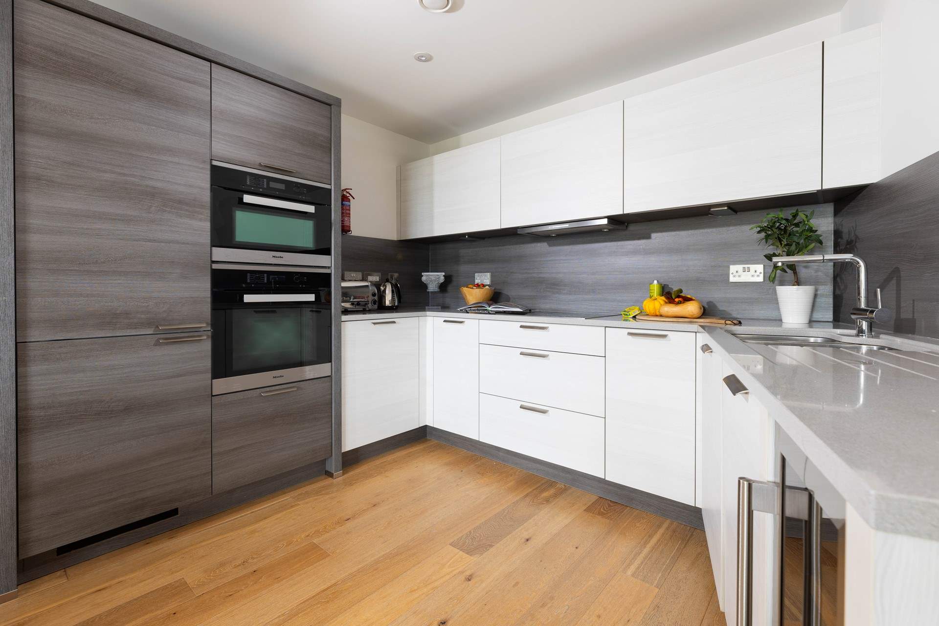 A kitchen to delight any aspiring chef, high end appliances and so very well-equipped.