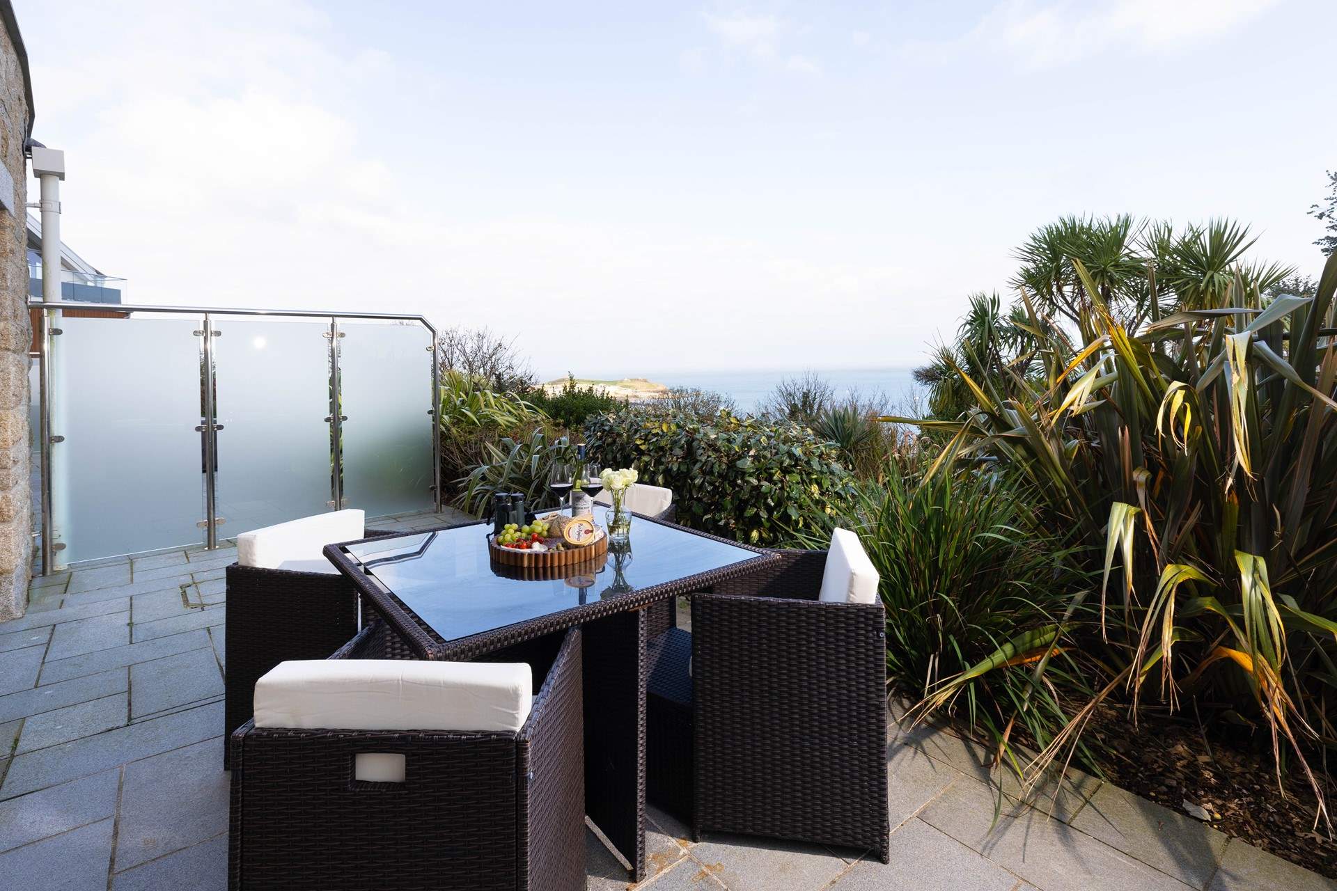 Welcome to Island Time, a contemporary luxury apartment with direct access to the stunning Porthminster beach.