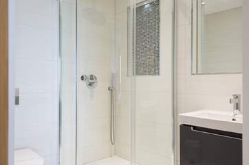 The en suite shower-room.