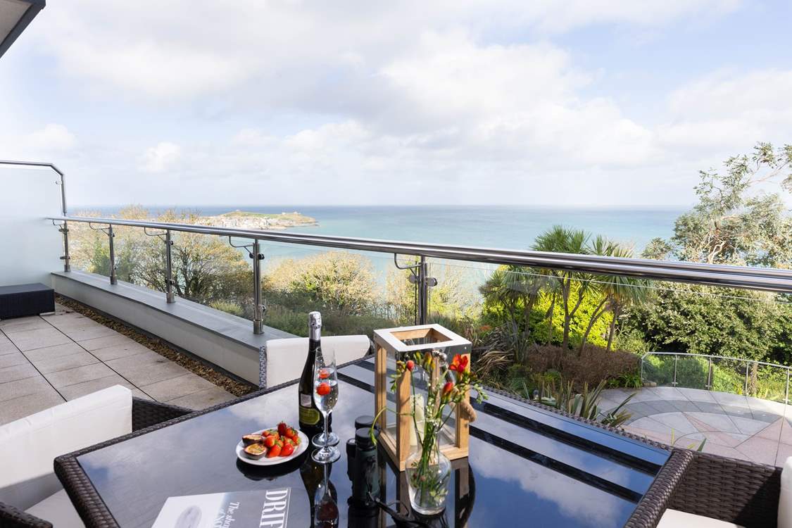 Blue Breeze has an exceptional view of St Ives and is just a short stroll to the stunning Porthminster beach.