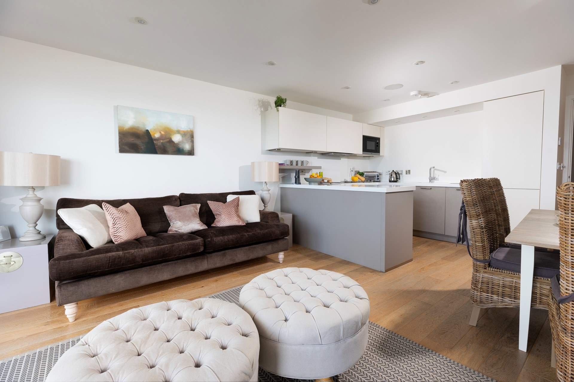 A sociable space for the party to gather and enjoy the ambiance of this gorgeous apartment.