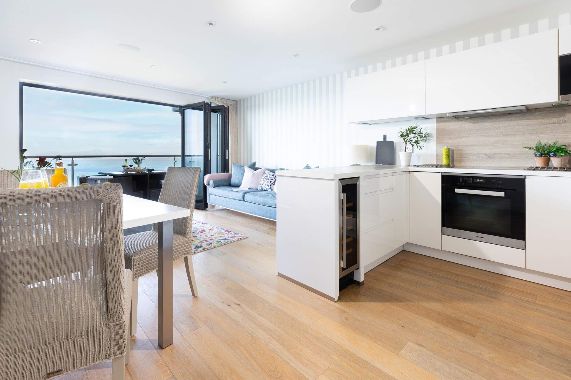 A kitchen to inspire, a dining-area to share, a sofa to sink into and a terrace soak up the sunshine. Rolling Surf is the perfect holiday home.