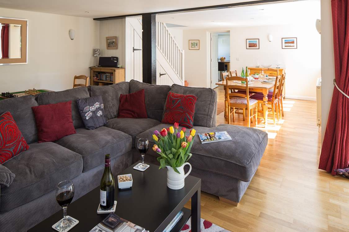 This sociable room has plenty of space for the L-shaped sofa, two armchairs, a play-area and the dining-area.