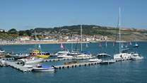 Nearby Lyme Regis has something for everyone, Dinosaur and fossil museums, fishing trips, some great cafes, pubs and restaurants, or you may choose just to watch the world go by.