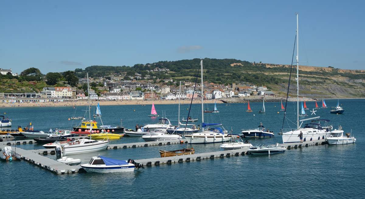 Nearby Lyme Regis has something for everyone, Dinosaur and fossil museums, fishing trips, some great cafes, pubs and restaurants, or you may choose just to watch the world go by.